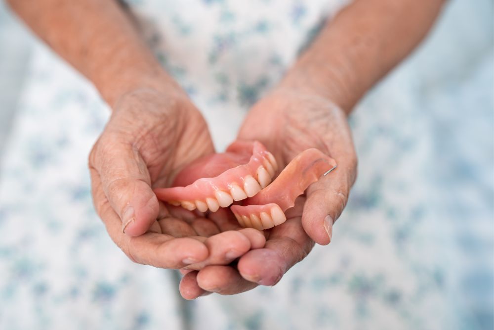 fix broken dentures at home or professional help